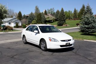 Hybrid With Msrp Of $32,  655 2005 Honda Accord photo