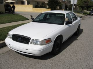 2005 Ford Crown Victoria Police Interceptor Sedan 4 - Door 4.  6l photo