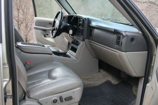 2003 Chevrolet Suburban 1500 Lt Sport Utility 4 - Door 5.  3l photo