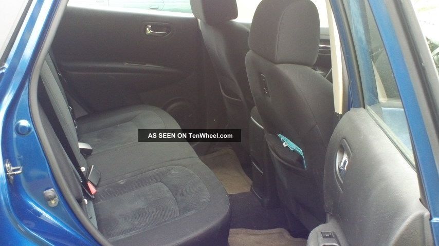 2011 Nissan Rogue S Sport Utility 4 - Door 2.  5l Rogue photo