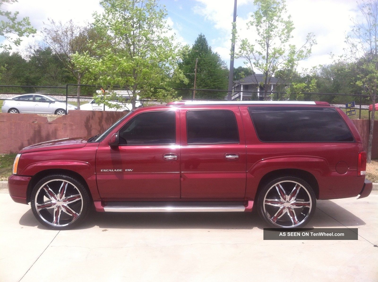 2004 Cadillac Escalade Esv With $5000 Custom Stereo & Tv,  S And Sitting On 26,  S Escalade photo