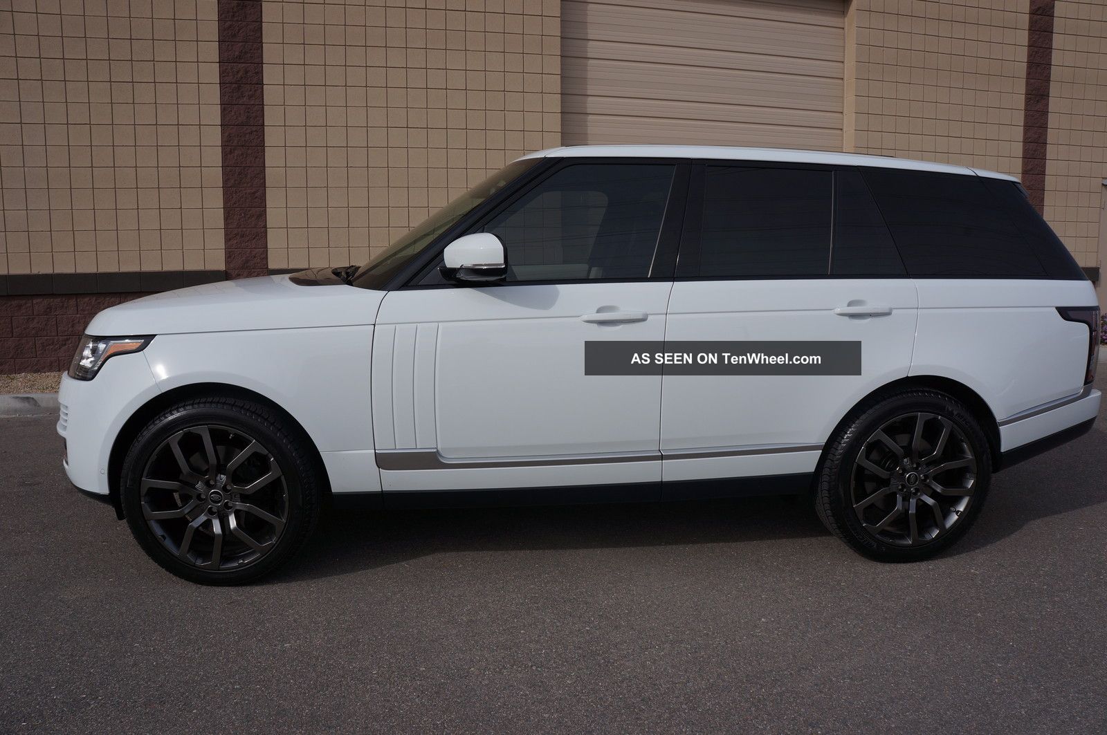 Range Rover Hse White Black Roof  - Unique Svautobiography Integrated Metal Tailpipe.