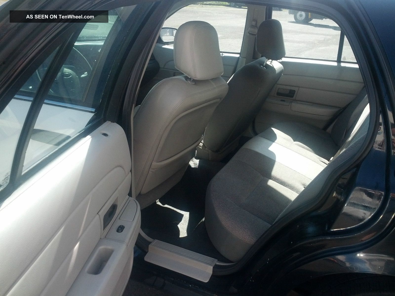 2005 Ford Crown Victoria Police Interceptor P71 Cvpi