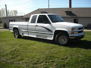 1997 Chevy Silverado 2500 Pickup W Extended Cab And Long Bed photo