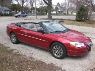 2005 Chrysler Sebring Convertible Limited Red photo