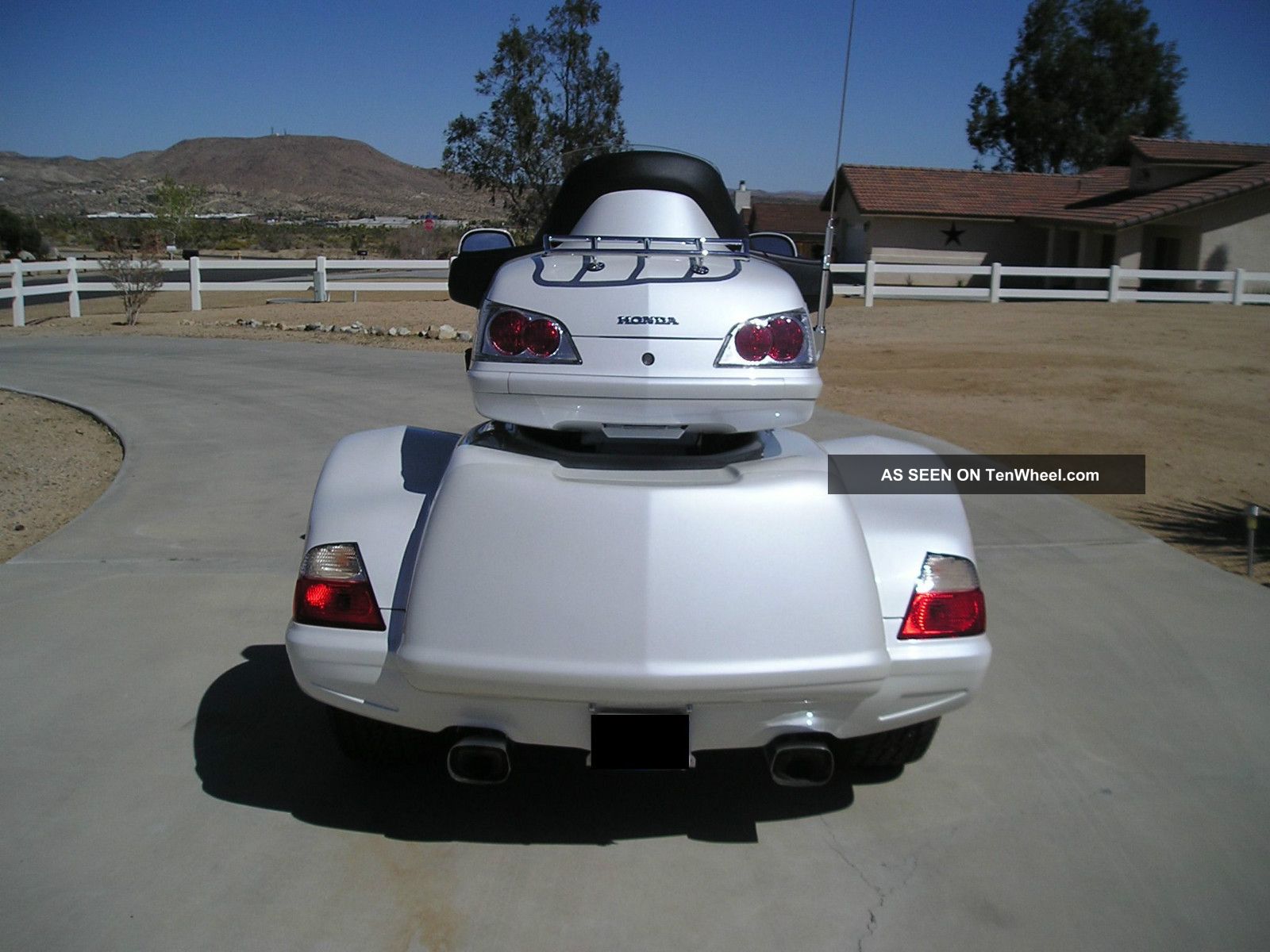2008 Pearl white honda goldwing #6