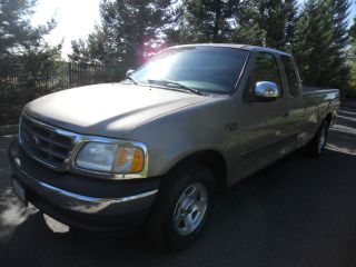2001 Ford F - 150 5.  4l V8 Rwd Extended Cab,  Title photo