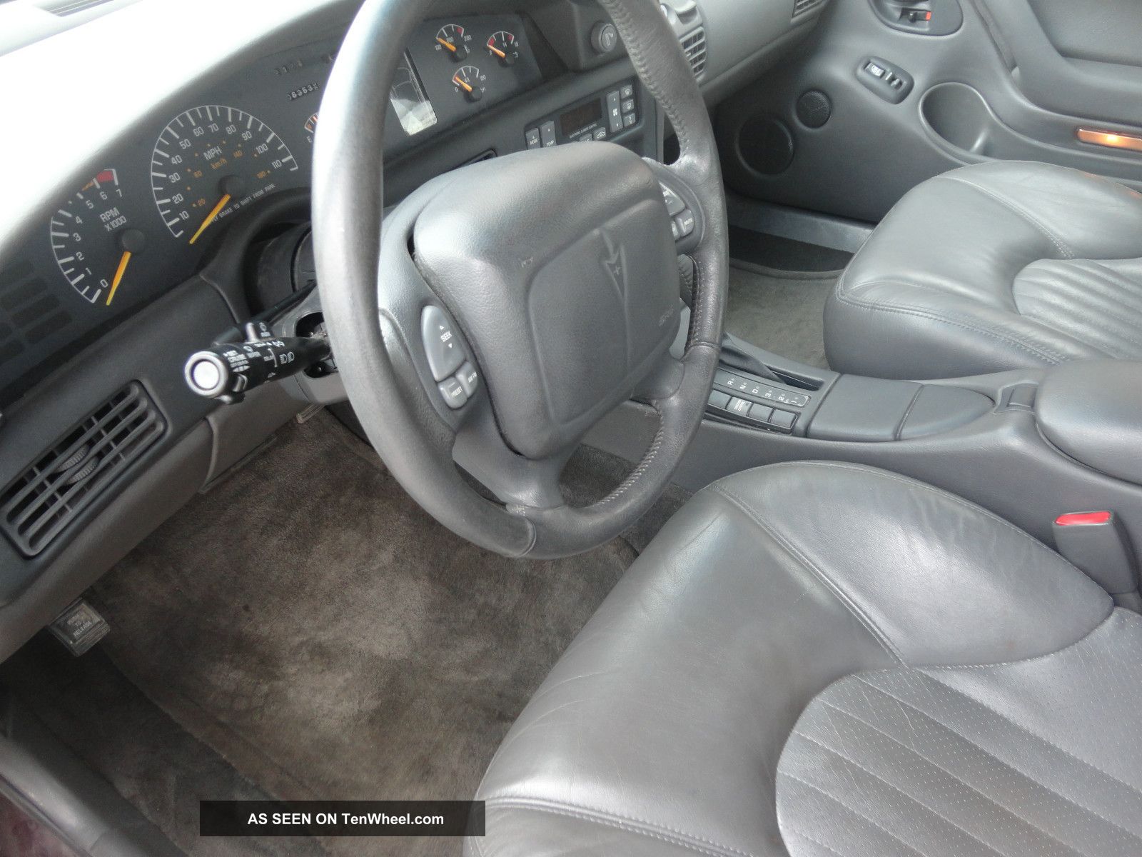 1999 Pontiac Bonneville Se Sedan 4