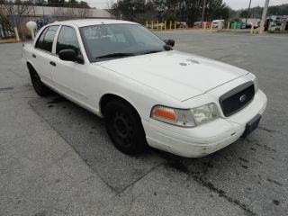 2005 White Ford Crown Victoria 4 Door Sedan photo