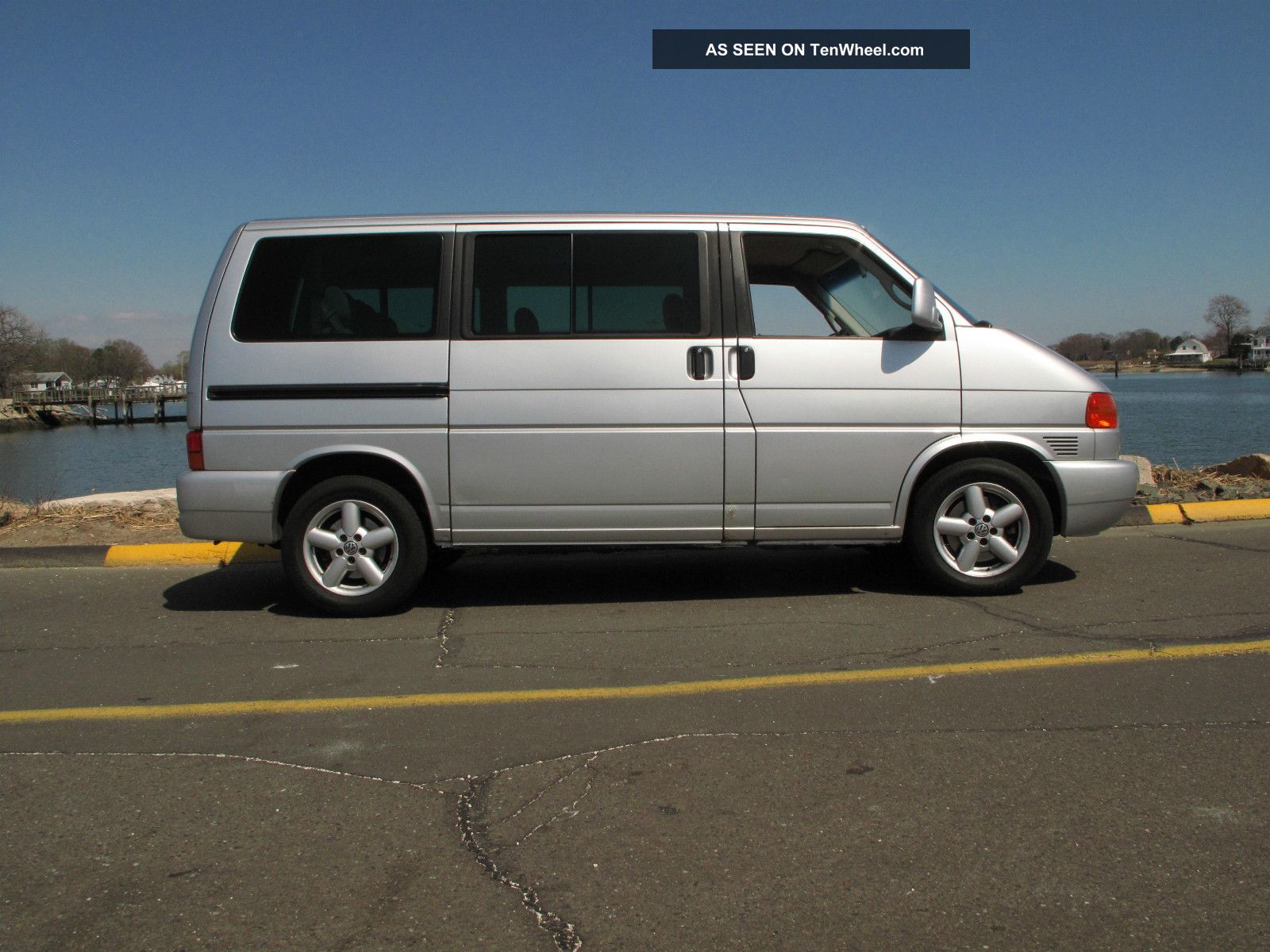 2001 Volkswagen Eurovan Gls Standard Passenger Van 3 - Door 2.  8l EuroVan photo