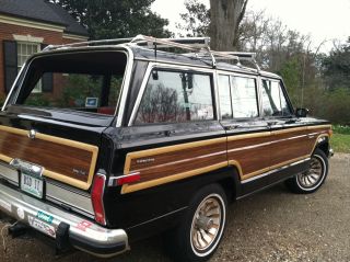 1985 Jeep Grand Wagoneer Absolutely No Rust photo