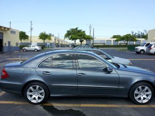 2007 Mercedes Benz E350 Immaculate Condition - Financing Available photo