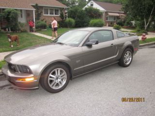 2005 Ford Mustang Gt Coupe 2 - Door 4.  6l photo