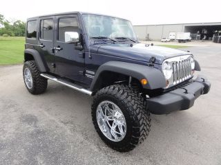2013 Jeep Wrangler Unlimited Sport 4wd Very Sharp photo