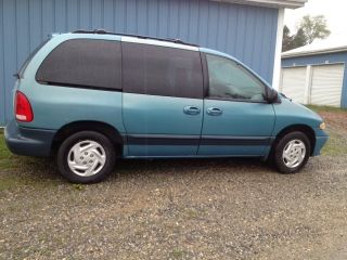 Low Milelage 1999 Dodge Caravan Se Wit Wheel Chair Lift photo