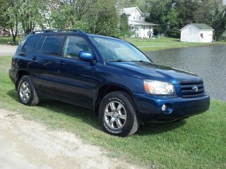 2005 Toyota Highlander Base Sport Utility 4 - Door 3.  3l 4x4 Loaded 3rd Row Seat photo