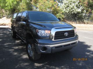 Toyota Tundra 2008 Sr5 Crewmax 5.  7l 4wd Leer Camper Shell & Extra ' S photo