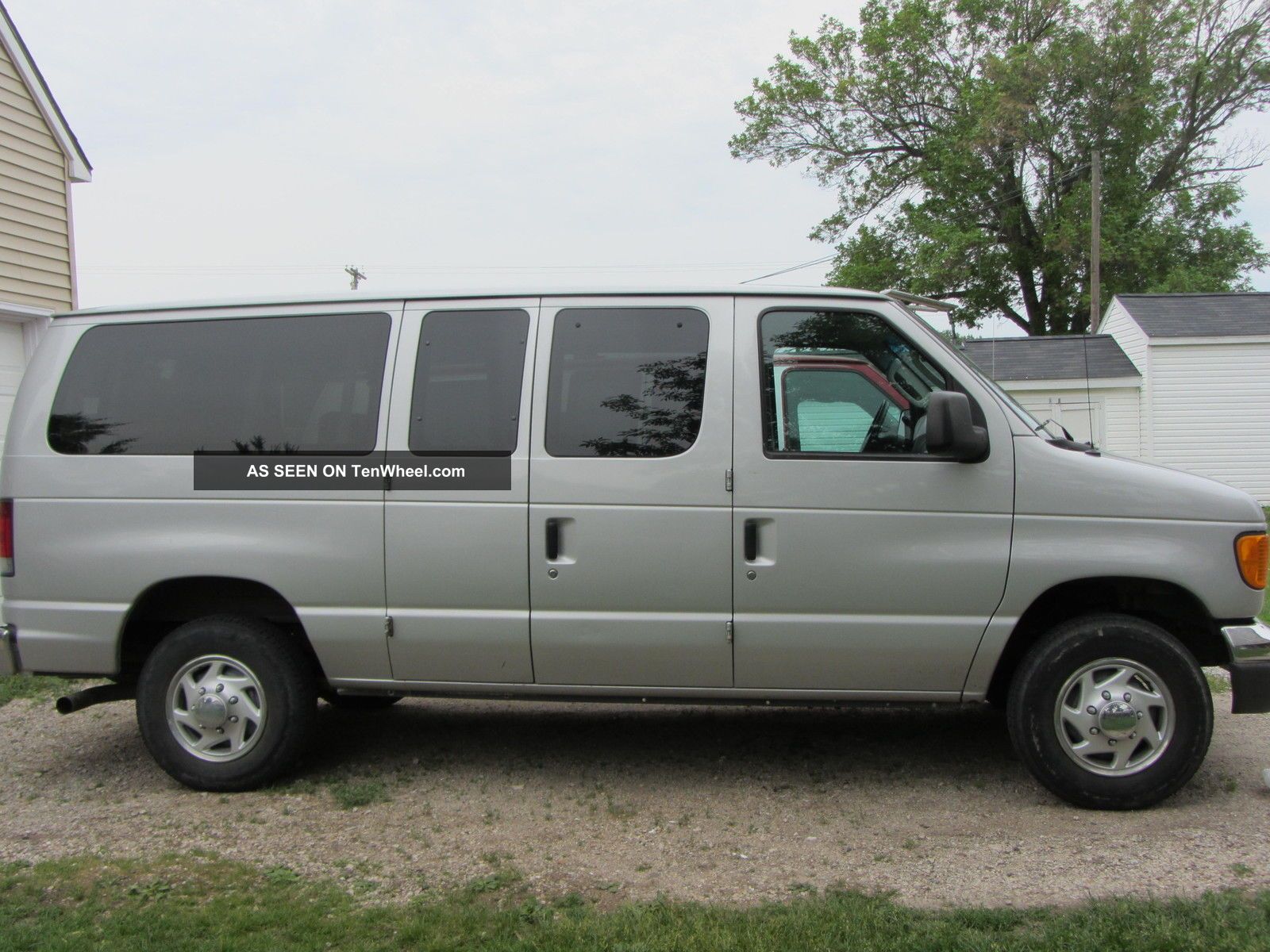 ford 12 passenger van dimensions