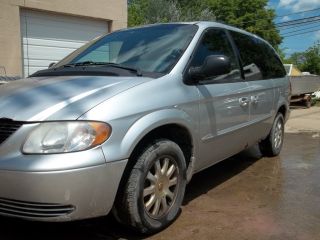 2002 Chrysler Town & Country Lx Fwd photo
