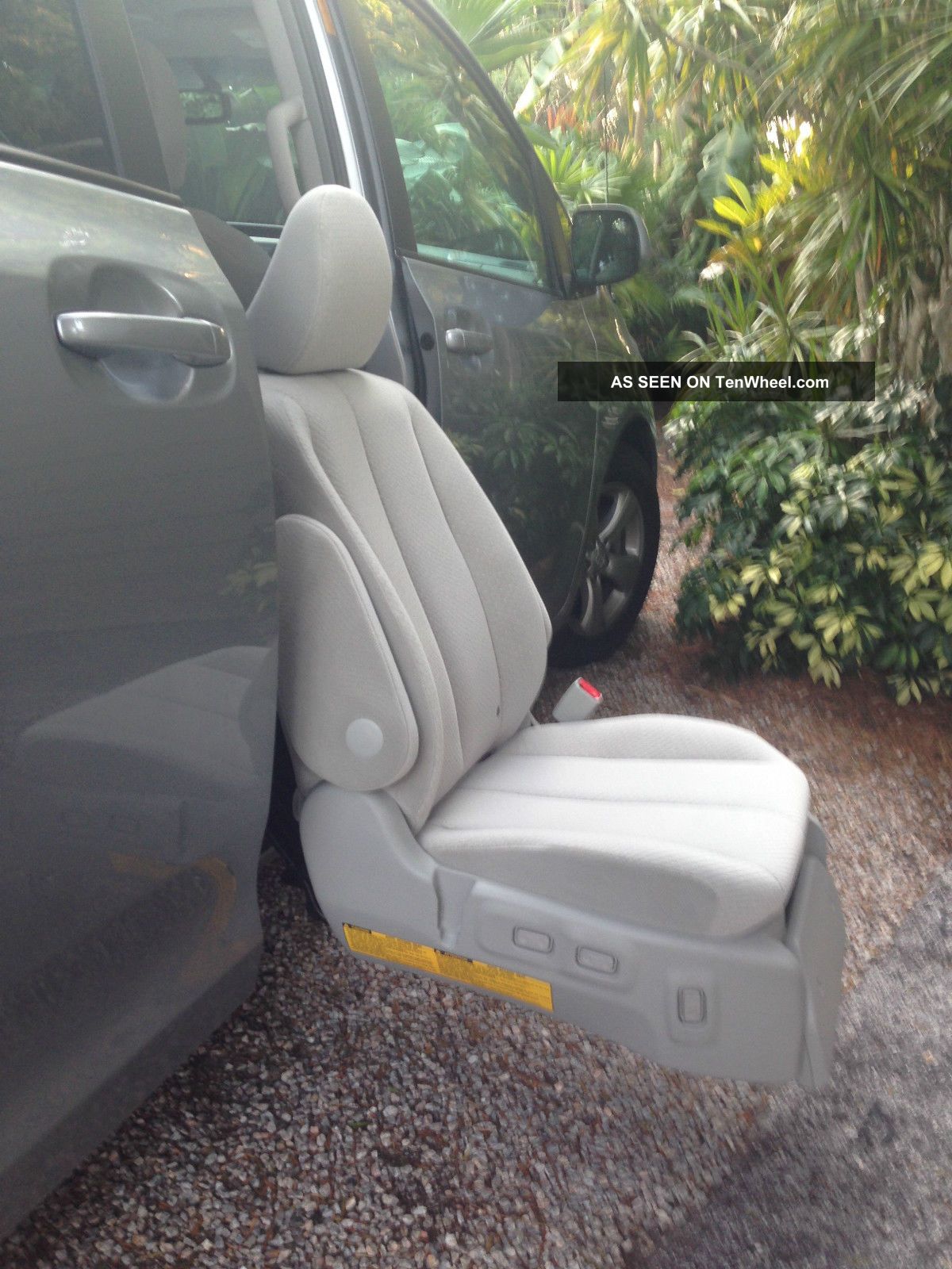 2013 Toyota Sienna Le Auto Access Seat Silver Minivan