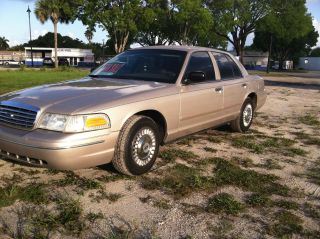 1998 Ford Crown Victoria Police Interceptor Sedan 4 - Door 4.  6l photo