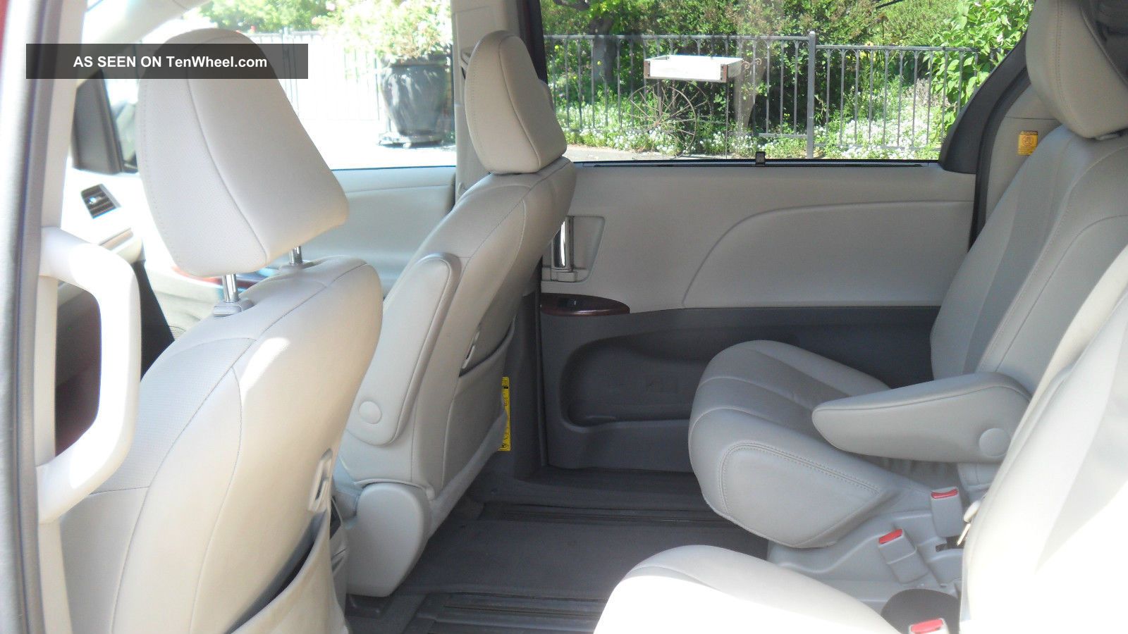 2013 Red Toyota Sienna Xle Mini Passenger Van 5 Door 3 5l