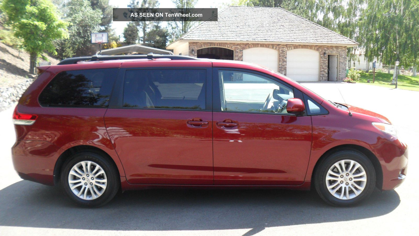 2013 Red Toyota Sienna Xle Mini Passenger Van 5 Door 3 5l