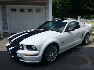 2007 Ford Mustang Gt Coupe 2 - Door 4.  6l photo