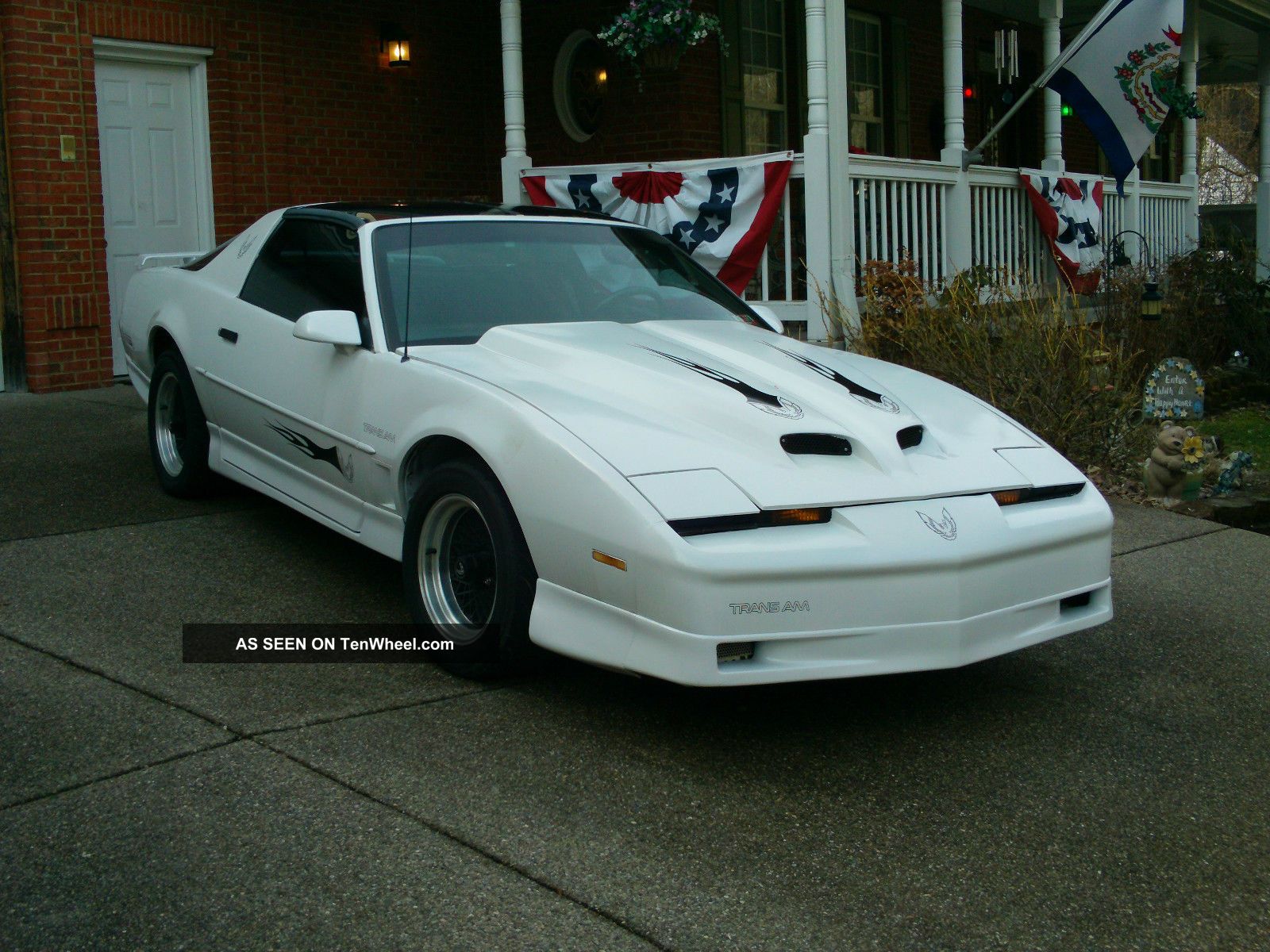 1989 Pontiac Firebird Trans Am 5.  0l (305 Ci) V8 2dr Hatchback / With Spoiler Firebird photo