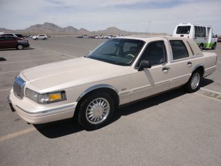 1995 Lincoln Towncar Congressional Edition Loaded 4.  6l No Rust photo