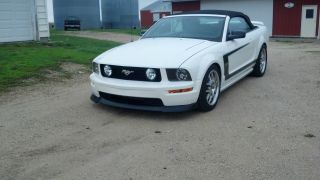 2008 Ford Mustang Gt Convertible 2 - Door 4.  6l 560hrs Magnacharger Supercharger photo