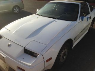 1986 White Nissan 300zx Two Door Hatchback With Digital Interface photo