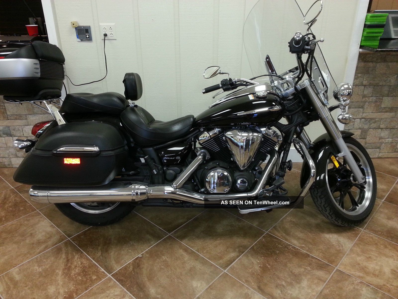 2010 Yamaha V Star 950 Tourer (black)