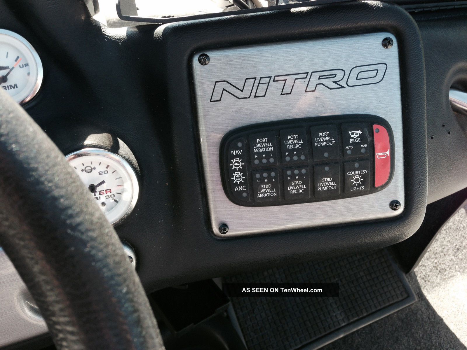 2006 Nitro 911 Cdc Z9 Center Console
