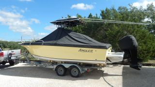 2004 Angler Boat 23ft Center Console photo