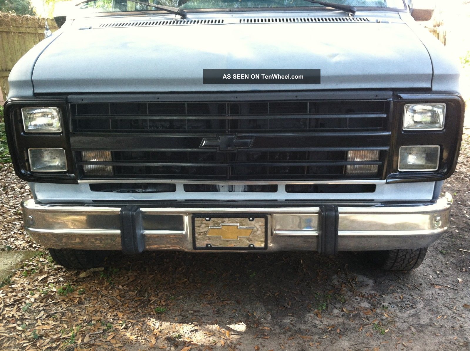1991 Chevy Van G20,  305v8,  Auto,  Runing Boards,  Runs Good,  Ready For Your Paint G20 Van photo