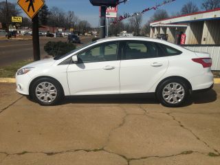 2012 Ford Focus Se Sedan 4 - Door 2.  0l photo