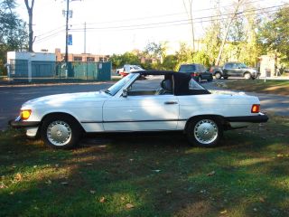 Mercedes Benz 1989 560sl Roadster White And Gray photo
