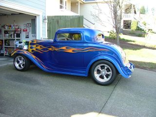 1932 Ford With Lt1 & 4l60e Drive Train And Ppg Corvette Blue Paint. photo