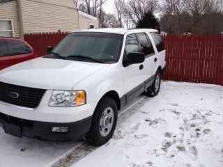 2004 Ford Expedition Xlt Sport Utility 4 - Door 5.  4l photo
