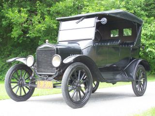 1923 Ford Model T Touring Car photo