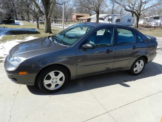 2005 Ford Focus Sedan Se Zx4 Automatic And Loaded.  Only 54,  000 Mi.  Title. photo