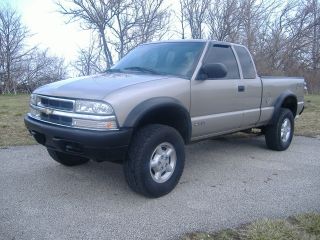 2000 Ext Cab Chevy S10 Zr2 Tires photo