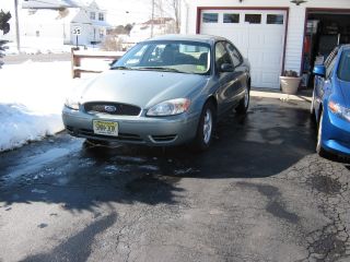 2005 Ford Taurus Se Excellent Car Green Located In Nj photo