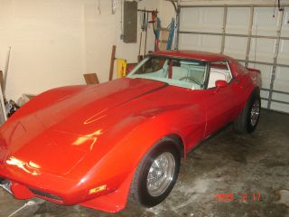 1977 Lt1 4 Speed Manual Mosi Transmission Red Corvette With T - Top.  White photo