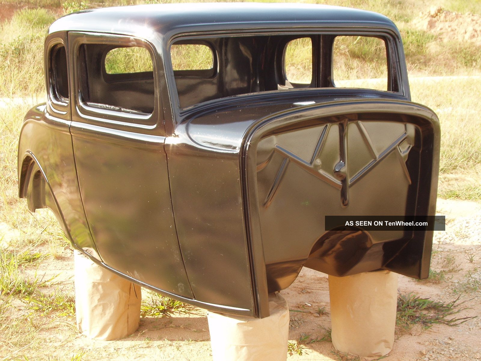 1932 Ford 5 window fiberglass body