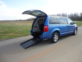 2008 Dodge Grand Caravan Wheelchair / Handicap Ramp Van Rear Entry Conversion photo