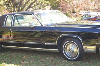 1977 Lincoln Continental photo