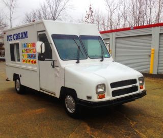1994 Aeromate Ice Cream Truck By Umc Uitilimaster.  Novelty Food Truck photo