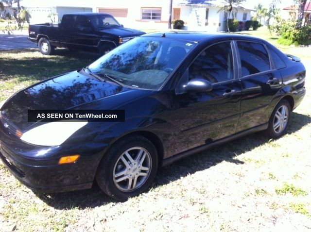 2000 Ford focus 4 door sedan #3